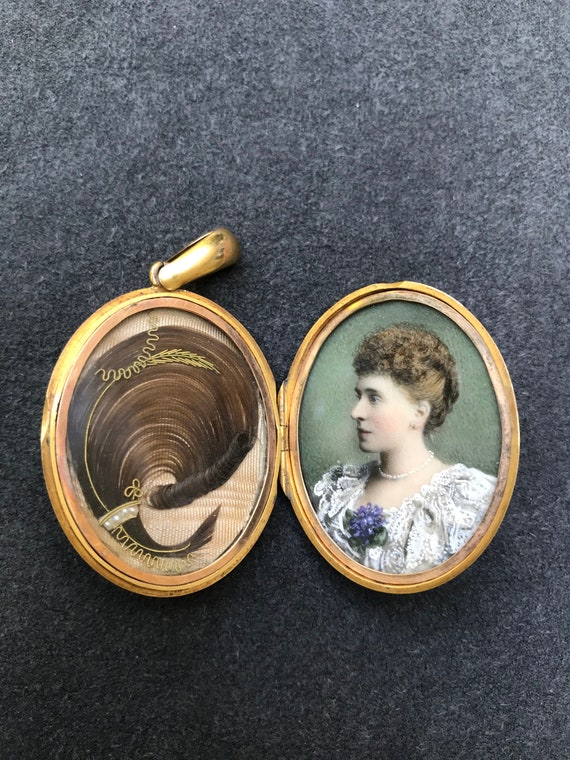 LARGE Antique 14kt Gold Mourning Locket