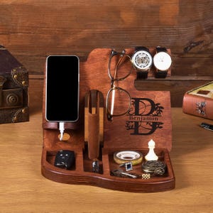 May include: A wooden organizer with compartments for a phone, watch, glasses, keys, and other small items. The organizer is personalized with the letter "B" and the name "Benjamin".