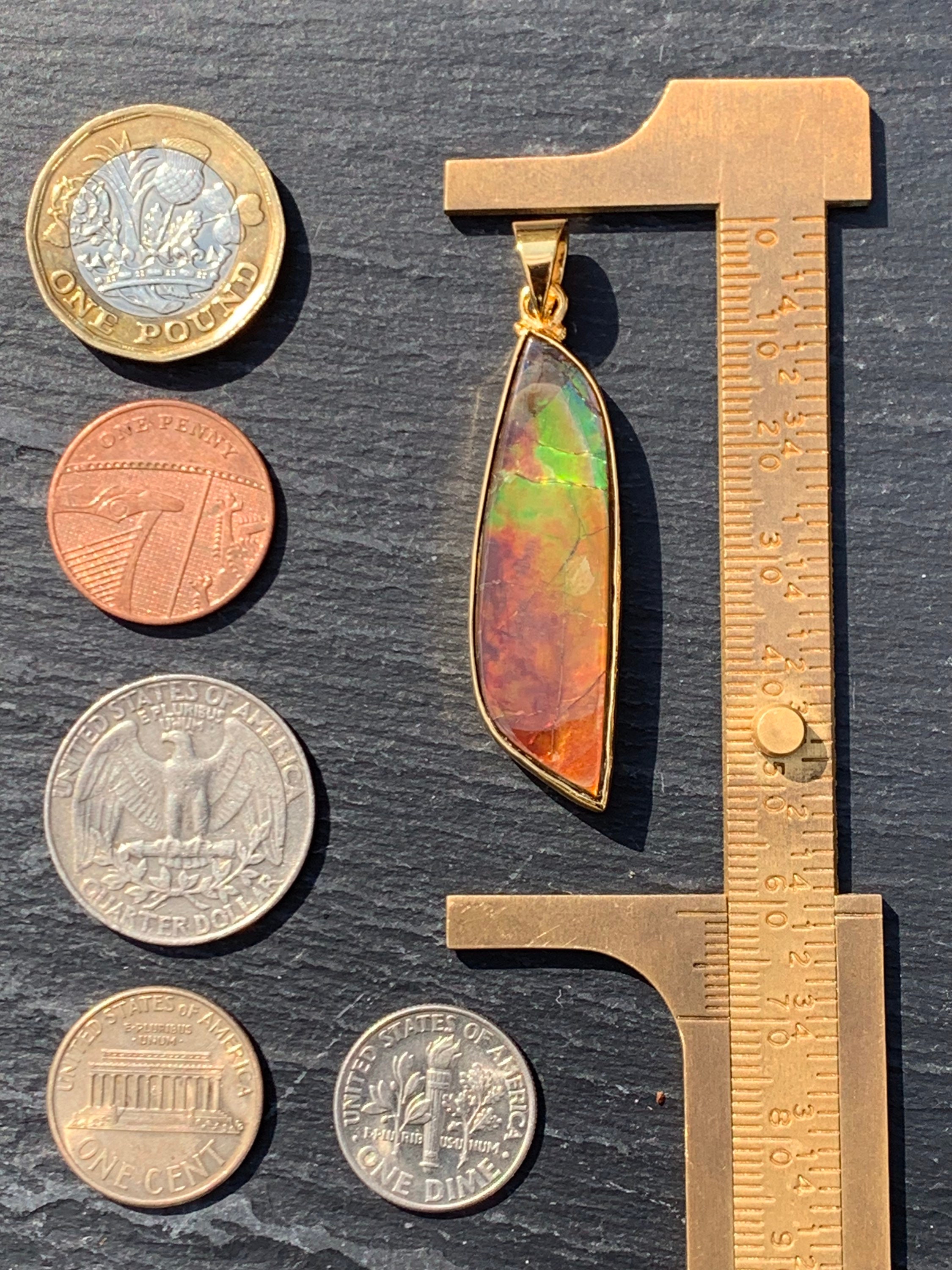 ドロップ型の素敵なレインボーアンモライトのシルバートップ ドロップ型の素敵なレインボーアンモライトのシルバートップ