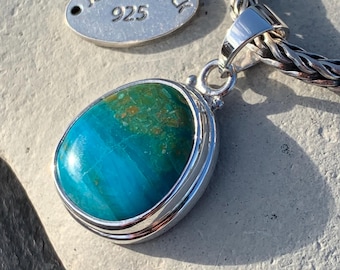 Colgante de ópalo azul peruano en forma de gota, hecho a mano en plata de ley 925, joyería única de ópalo andino.