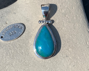 Colgante de ópalo azul peruano en forma de lágrima, hecho a mano en plata de ley 925, joyería de ópalo andino poco común.