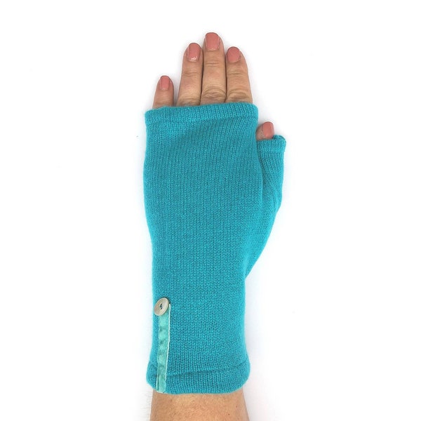 Aqua recycled cashmere kitten mittens