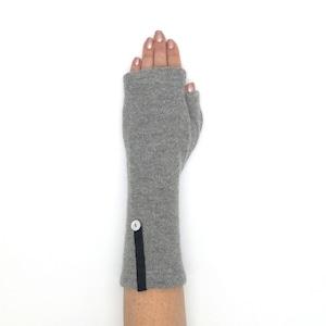 Grey recycled cashmere x long kitten mittens