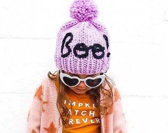 ¡Bu! Gorro con pompón / Tejido a mano / Halloween / Hecho a mano / Gorro para bebé niña / Gorro para bebé / Gorro Boo / Pompón gigante / Morado lila