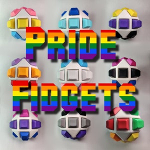 Może przedstawiać: Kolekcja tęczowych zabawek sensorycznych z napisem "PRIDE FIDGETS" w tęczowych literach.