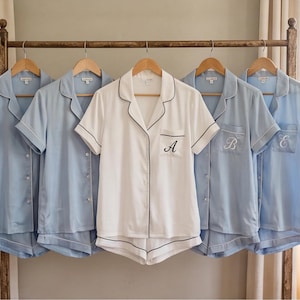 Gepersonaliseerde pyjama's voor bruidsmeisjes, stoffige blauwe pyjama voor bruidsfeest met monogram, aangepaste bijpassende pyjama voor bruid, Vegas Bach-cadeau