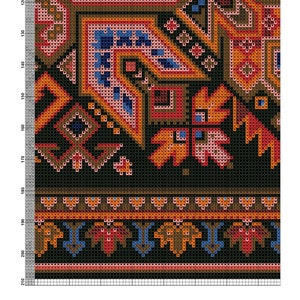 Op de afbeelding: Kruissteekpatroon voor een antiek tapijt met een geometrisch ontwerp in tinten oranje, rood, blauw en zwart.