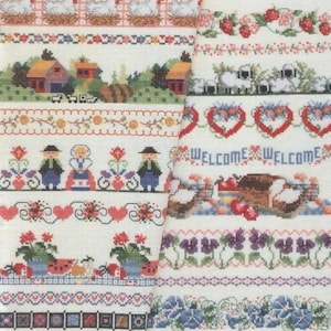 Peut inclure: Une collection de motifs de point de croix présentant divers thèmes, notamment des animaux de ferme, des cœurs, des fleurs et une pancarte de bienvenue. Les motifs sont affichés sur un fond blanc.