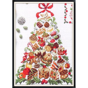 Peut inclure: Un motif de point de croix représentant un sapin de Noël composé de diverses friandises de Noël, notamment des biscuits au pain d'épices, des cannes en sucre et d'autres sucreries. Le sapin est décoré de houx et de baies rouges et vertes.