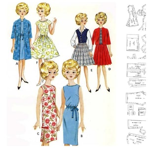 Op de afbeelding: Een vintage naaipatroon voor het maken van zes verschillende outfits voor poppen. Het patroon bevat een blauwe jurk met een bijpassend jasje, een gele bloemenjurk, een blauwe jurk met een ceintuur, een rode jurk met een bijpassend jasje, een wit-blauwe jurk met een bijpassend vest en een wit-blauwe jurk met een bijpassend jasje. Het patroon is gedrukt op wit papier met zwarte inkt.