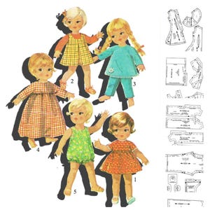 Könnte beinhalten: Vintage Papierpuppen-Set mit fünf Puppen in verschiedenen Outfits, darunter Kleider und ein Strampler. Die Puppen haben blondes Haar und tragen bunte Kleidung. Nähvorlagen sind ebenfalls enthalten.