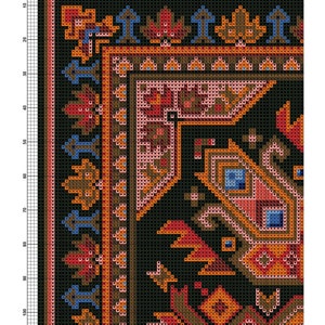 Op de afbeelding: Een kruissteekpatroon voor een antiek tapijt met een zwarte achtergrond en ingewikkelde ontwerpen in tinten rood, oranje, bruin, blauw en roze.