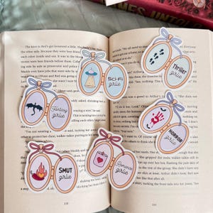 Autocollant médaillon de livre, autocollant club de lecture, autocollants Kindle, autocollant livresques, autocollants livresques pour Kindle, autocollant livre trope, autocollants livres