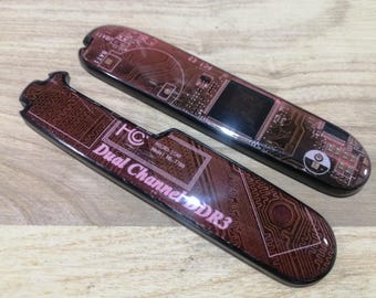 Szwajcarski scyzoryk, 91 mm, rękojeść i okładziny VICTOR INOX, edcSAK, czerwone wkładki na płytę główną, podświetlany w ciemności, karbonowe okładziny podstawy do Cybertool