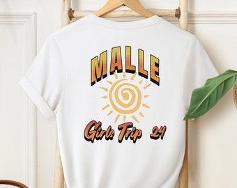 T-Shirt Malle 2024, Mallorca Urlaub, Gruppen Shirts, JGA 24, Girls-Trip, Mädelsausflug, Party Shirts Damen, Personalisierbar! Print Rücken!