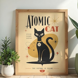 Könnte beinhalten: Ein gerahmtes Poster mit einer schwarzen Katze auf cremefarbenem Hintergrund und dem Text ATOMIC CAT, STYLISH, ELEGANT, ELECTRIC sowie THE FUTURE IS FELINE. Das Design zeigt Atomsymbole, Sternmotive und ein goldenes Halsband mit einem Atom-Anhänger.