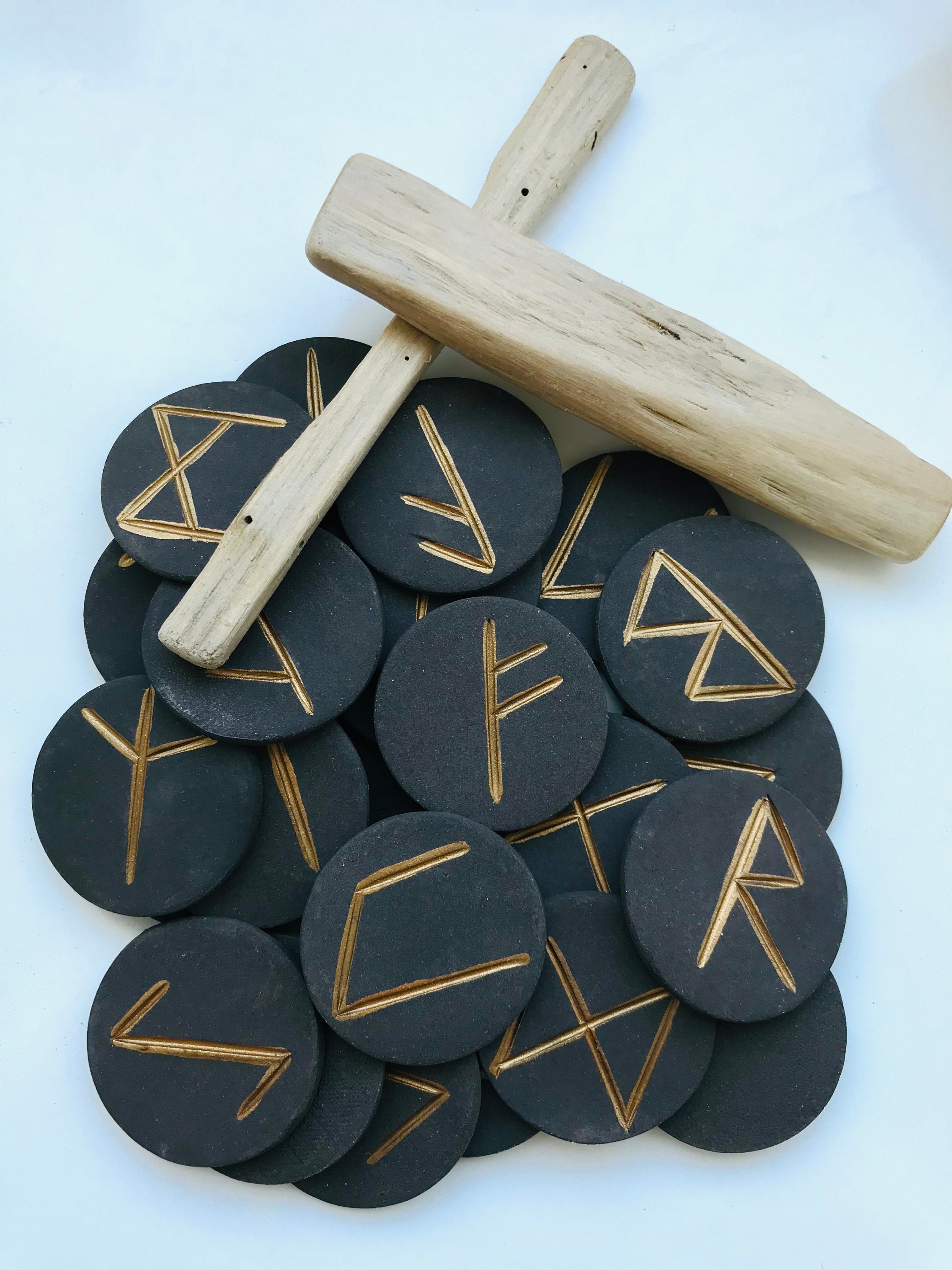 Jeux de Runes Anciennes Noires