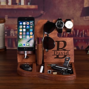 Personalized Wood Docking Station,Wooden Docking Station Gift, Charging Station,Anniversary Gifts,Birthday Gifts,Custom Men Gifts