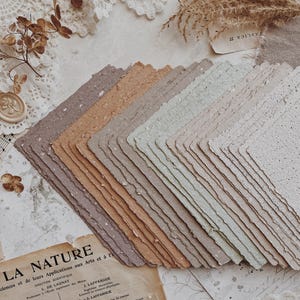 Handgeschept papier | Gerecycled milieuvriendelijk papier | Papier van A6-formaat I met geruite rand | Papier om te knutselen | Journaalpapier | Eén vel papier