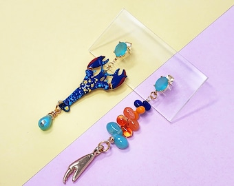 Beautiful mismatched blue lobster earring stud. 24k gold-plated brass. Made by hand-painted process.  Ideal accesorie for summer.