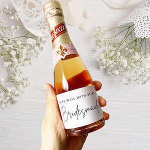Mini Wein Champagner Flasche Aufkleber Brautjungfern Vorschlag Boxen Brautjungfer Geschenk Champagner Aufkleber Label Minimalist Hochzeit Aufkleber anpassen