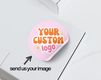 Adesivi personalizzati con logo: opachi o lucidi, ideali per aziende, feste, matrimoni e per qualsiasi altra occasione.