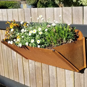 Wall planter,fence planter,Cortensteel planter,flowerpot,plantingpot,vertical gardening, urban gardening, rusty planter,Australian planter