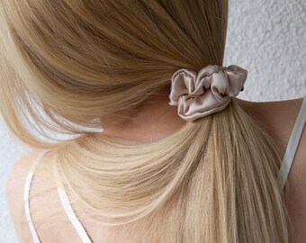 Pure Mulberry Silk Scrunchie elastic band Medium size Powder colour  Luxury Gift