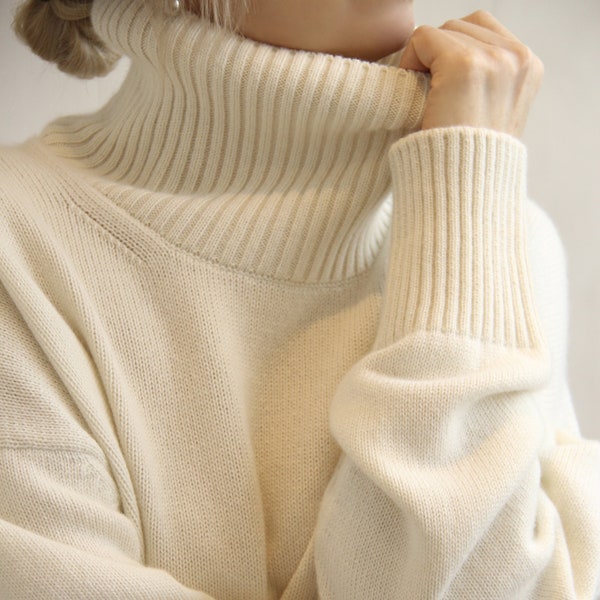 White cashmere sweater with high neck and side slits, for women, one size