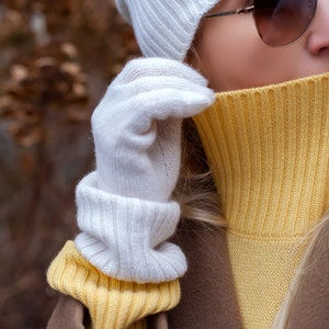 Cashmere gloves and hat set for women, white hat and gloves knitted from pure cashmere one size