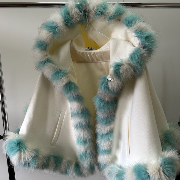 Manteau ivoire menthe avec bordure en fourrure de renard arctique et poncho pour femme doublé d'une capuche