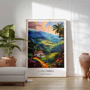 Op de afbeelding: Een kleurrijk schilderij van een weelderig groen landschap met een wit huis en palmbomen. Het schilderij is ingelijst en heeft de tekst "COLOMBIA SOUTH AMERICA" onderaan.