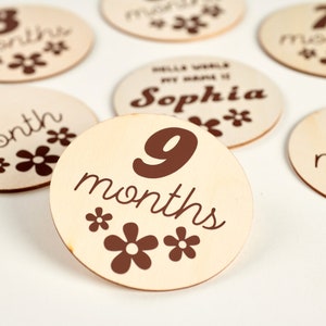 Dischi Milestone mensili in legno / Biglietti Milestone per bambini / Segno del nome del bambino / Regalo per bambini / Annuncio di nascita / Oggetto fotografico neonato