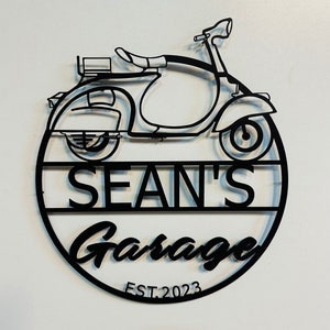 Insegna da parete in metallo con tema scooter personalizzato, decorazione in metallo con tema scooter personalizzato, decorazione da parete per garage con scooter personalizzato, insegna con motocicletta e scooter