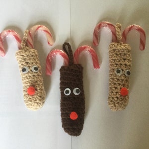 Reindeer hanging candy cane holder