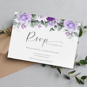 Plantilla editable de tarjeta de respuesta a la invitación de boda en color morado, inserto de respuesta a la invitación de boda para imprimir y hacer tú mismo, respuesta de boda con flores y vegetación en color lila, descarga de Templett #BL27