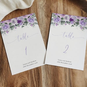 Modello di numeri di tavolo viola, decorazioni per tavoli da matrimonio stampabili con fiori lilla e verde, nomi di tavoli modificabili fai da te, download di Templett BL27