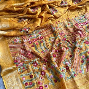 Pure zachte mungazijde Banarasi-geweven sari met handgeknoopt