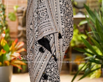 Esclusivo ed elegante!!! Sari in pura georgette con ricamo a mano Chikankari bianco su tutta la superficie e dettagli in gottapatti e kutdana.