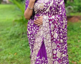 lussuoso sari in pura seta crepe con intricati ricami Parsi.