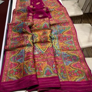 zachte Banarasi-geweven sari van mungazijde