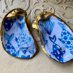 Set of 2 black oyster shells for the seashell lover, bridesmaids gift, birthday gift, Christmas gift, hostess gift or home decor accessory..