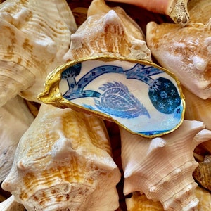 Blue and White Chinoiserie oyster ring dish, jewelry trinket, home decor item, keepsake, a perfect gift..