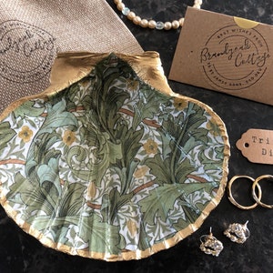 William Morris Granville Green & White Floral Gold Scallop Shell Trinket Dish | Decoupage Shell Jewellery Dish | Handcrafted UK