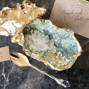William Morris Granville Floral & Leaves Green White Single Gold Oyster Shell Salt Dish + Spoon | Housewarming Gift Salt Anniversary Gift