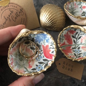 Cockle Shell Ring Holder in William Morris Compton Cream Red Pink Green Blue Gold Shell ornament | Beautiful Floral Ring Dish UK