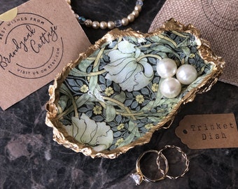 XL Oyster Shell Trinket Dish with feature Pearls in William Morris Pimpernel Green Cream Floral Gold | 30th Wedding Pearl Gift Ring Dish