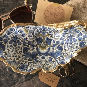 William Morris Lodden XXL Giant Oyster Shell Dish in Blue White Yellow | Decorative Shell Extra Large Oyster Trinket Dish Gold Shell Gift UK