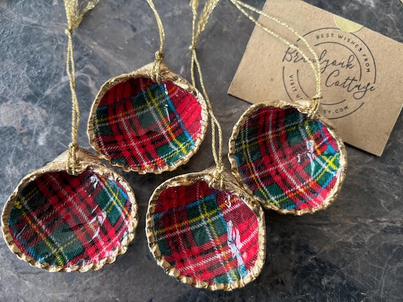 Tartan Cockle Shell  decoration | Burns Night Decoration in Royal Stewart Tartan Red Green Gold | Tartan Scottish gift| Handcrafted in UK