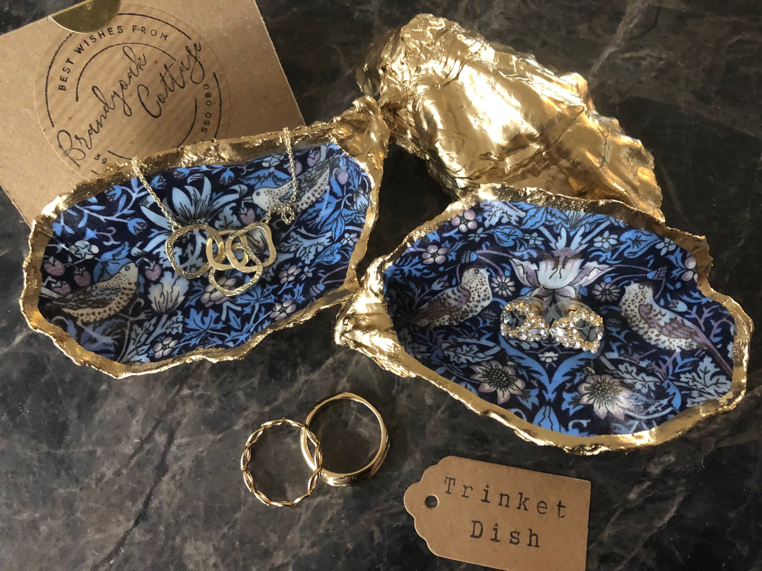 Beautiful Gilded Shell Chinoiserie Jewellery Dish UK William Morris Strawberry Thief Birds Gold Oyster Shell Trinket Dish in Blue & White Beautiful Gilded Shell Chinoiserie Jewellery Dish UK William Morris Strawberry Thief Birds Gold Oyster Shell Trinket Dish in Blue & White